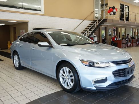 Used 2018 Chevrolet Malibu LT w/ Driver Confidence Package FWD image 17