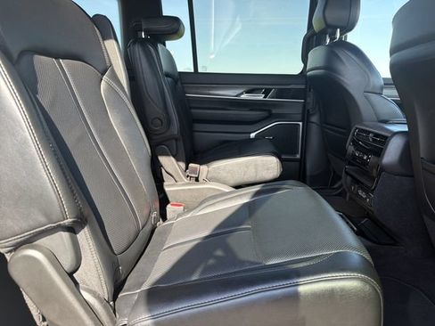 Used 2024 Jeep Wagoneer Series II AWD/4WD image 15