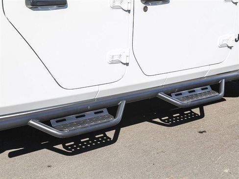 Used 2023 Jeep Gladiator Willys image 14