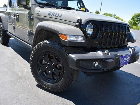 Used 2022 Jeep Gladiator Overland AWD/4WD image 2