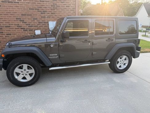 Used 2017 Jeep Wrangler Unlimited Sport w/ Quick Order Package 24S AWD/4WD image 1