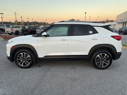 Used 2024 Chevrolet TrailBlazer LT w/ Driver Confidence Package image 4