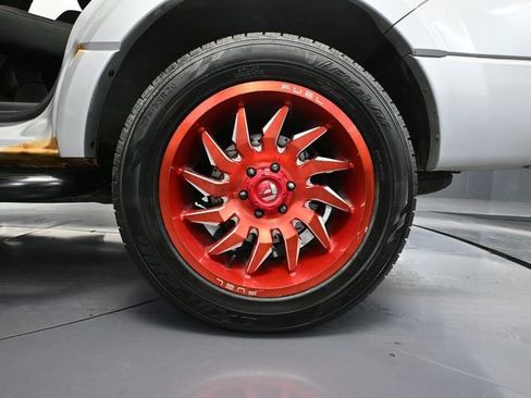 Used 2017 Ford Expedition XLT image 12