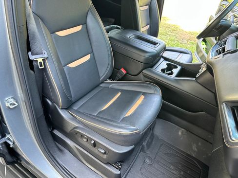 Used 2024 GMC Yukon AT4 w/ Technology Package AWD/4WD image 36