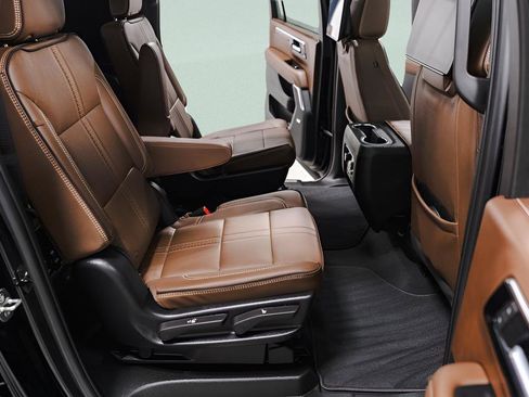 Used 2025 Chevrolet Suburban High Country image 37
