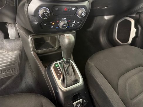 Used 2020 Jeep Renegade Latitude FWD image 15