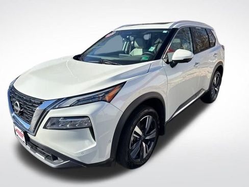 Used 2023 Nissan Rogue SL w/ SL Premium Package image 2