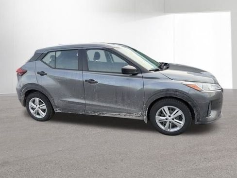 Used 2022 Nissan Kicks S image 10