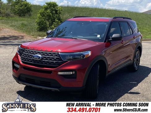 Used 2021 Ford Explorer XLT w/ Equipment Group 202A RWD image 3