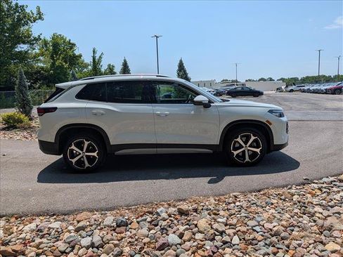 Certified 2025 Volkswagen Tiguan SE AWD/4WD image 6