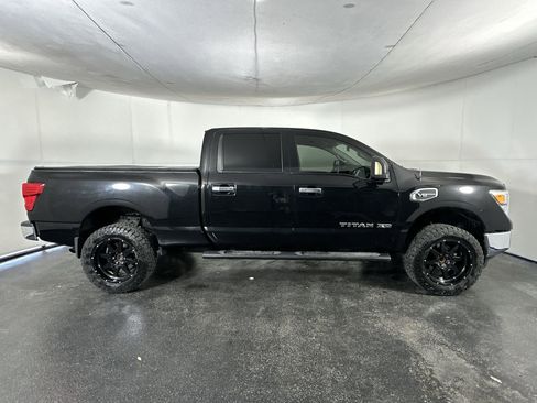 Used 2018 Nissan Titan SV image 13