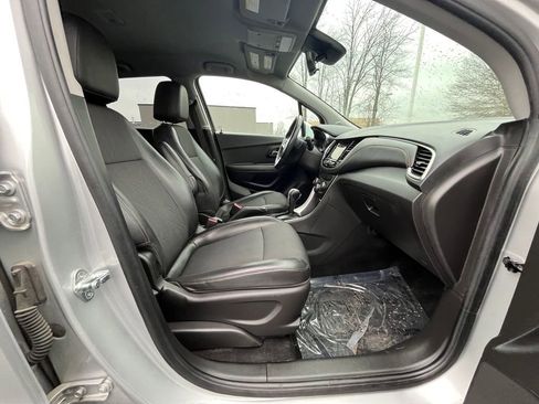 Used 2018 Chevrolet Trax LT w/ LT Convenience Package image 22