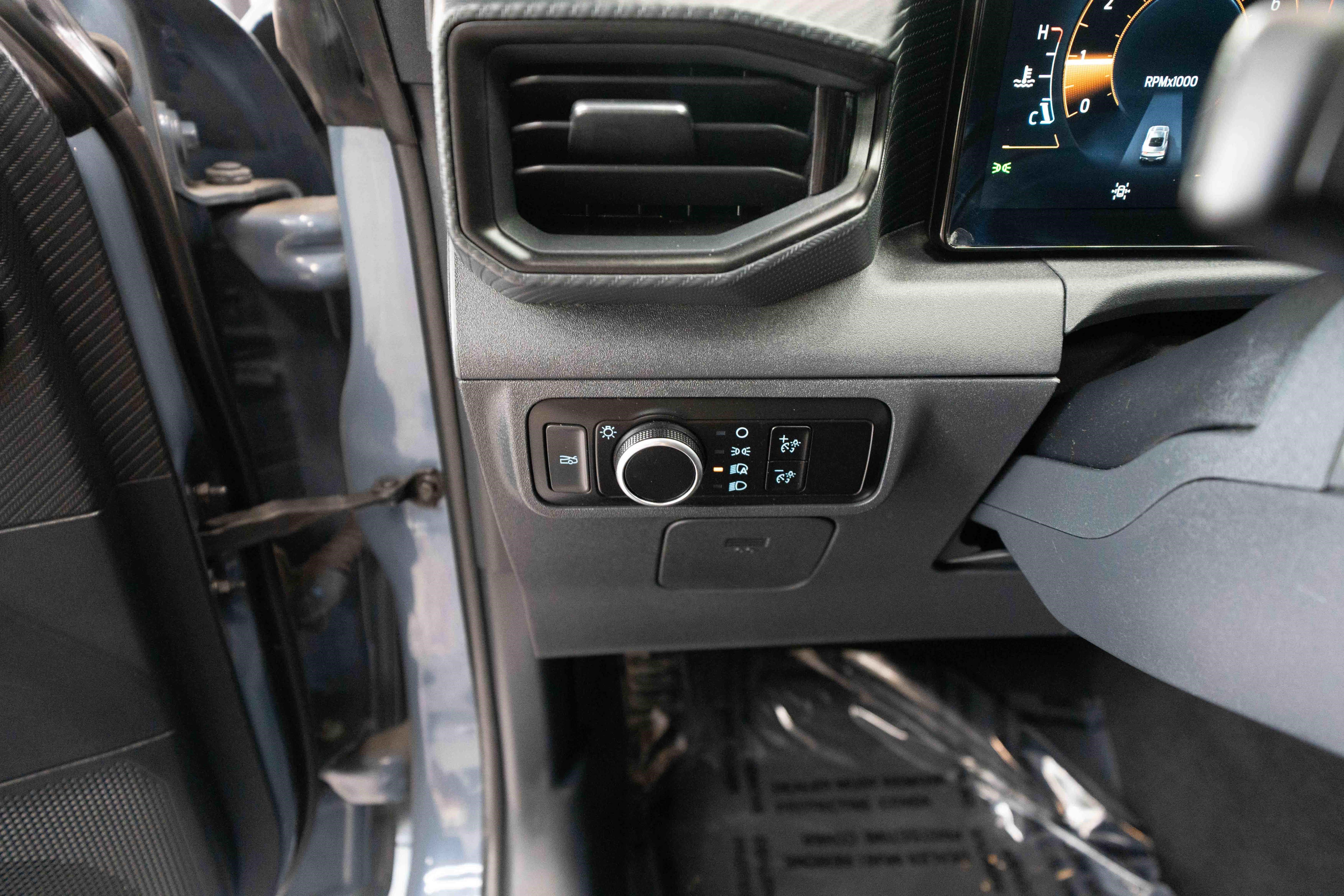 Used 2024 Ford Mustang Convertible RWD image 11