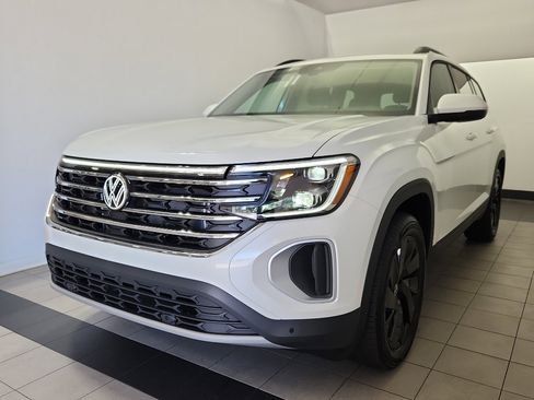 New 2026 Volkswagen Atlas SE FWD image 2
