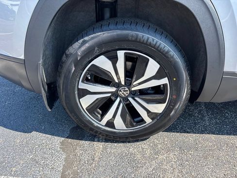 Used 2024 Volkswagen Atlas Cross Sport SE AWD/4WD image 13