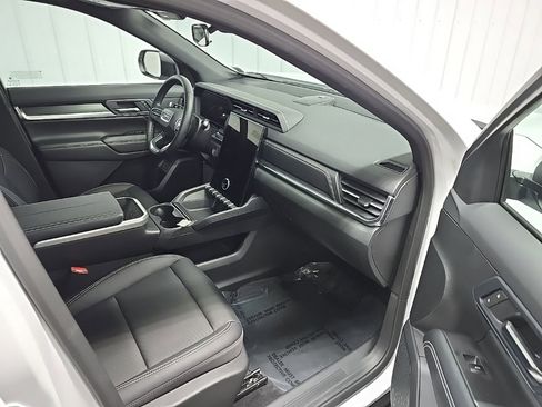 Used 2025 GMC Terrain Elevation w/ Elevation Premium Package image 15