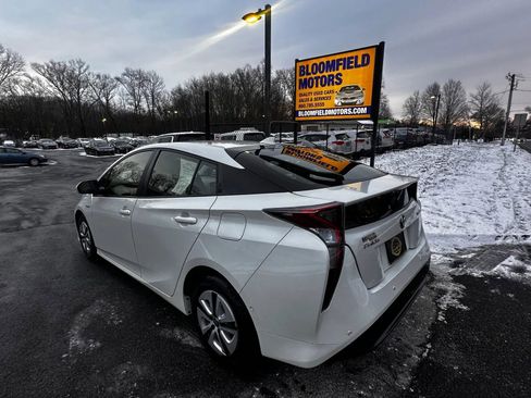Used 2018 Toyota Prius Two image 7