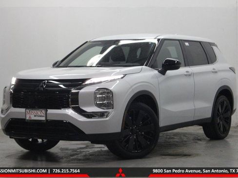 New 2026 Mitsubishi Outlander LE image 1