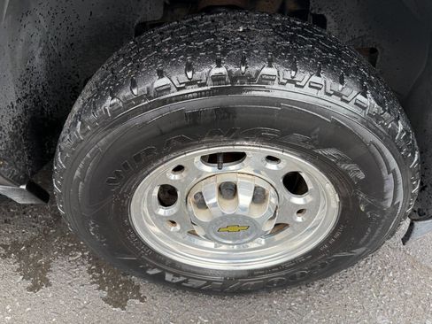 Used 2007 Chevrolet Suburban 2500 LT w/ LT Preferred Equipment Group AWD/4WD image 12