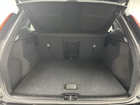 Used 2025 Volvo XC40 B5 Core image 29