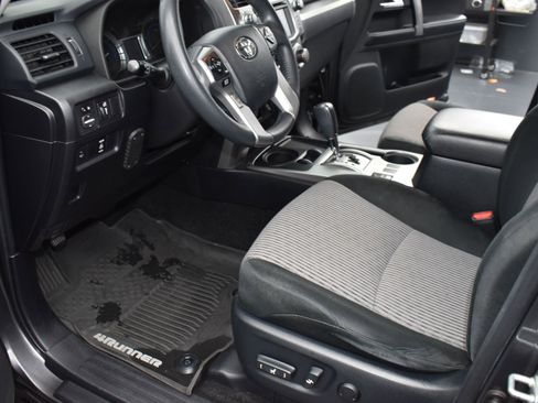 Used 2017 Toyota 4Runner SR5 image 12