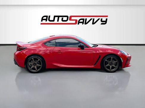 Used 2022 Toyota GR86 Premium RWD image 8
