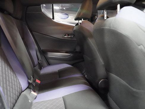 Used 2021 Toyota C-HR XLE FWD image 18
