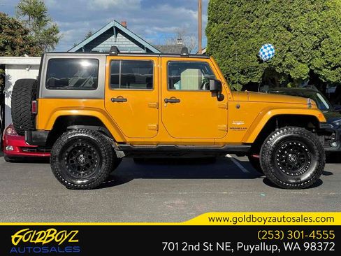 Used 2014 Jeep Wrangler Unlimited Sahara AWD/4WD image 3