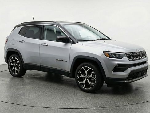Used 2025 Jeep Compass Limited image 1