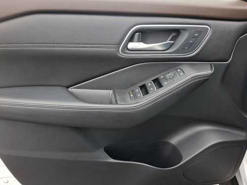 Certified 2023 Nissan Rogue Platinum w/ Platinum Premium Package image 12