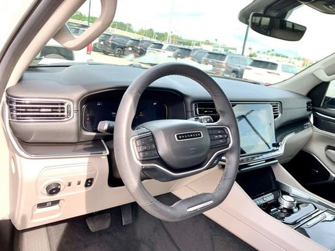 Used 2022 Jeep Wagoneer Series I AWD/4WD image 13