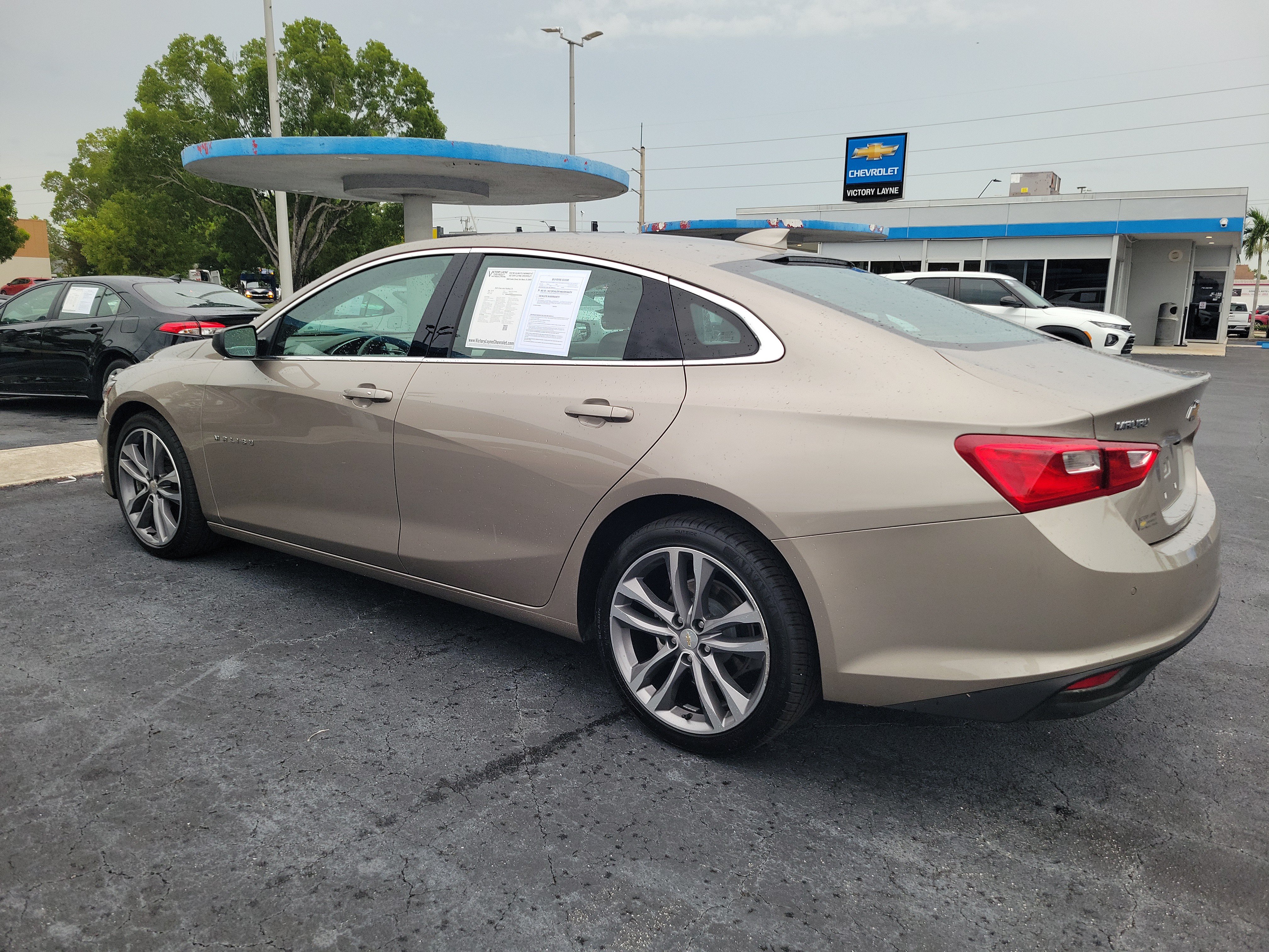 Used 2025 Chevrolet Malibu LT FWD image 3