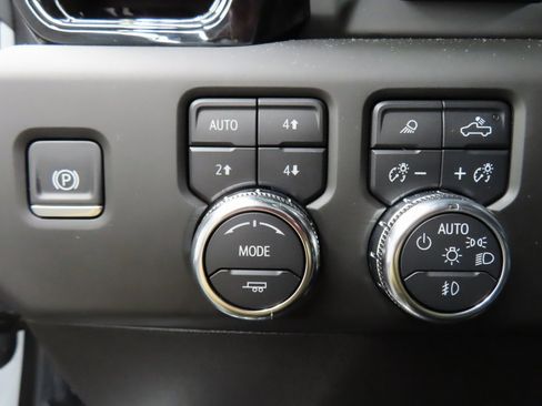 Used 2025 GMC Sierra 3500 AT4 w/ AT4 Premium Plus Package image 62