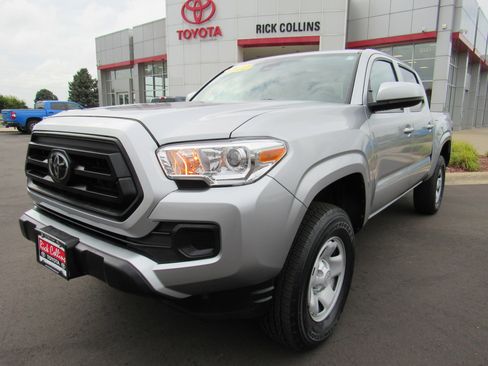 Used 2022 Toyota Tacoma SR image 2