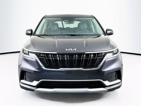 Used 2024 Kia Carnival LX image 2