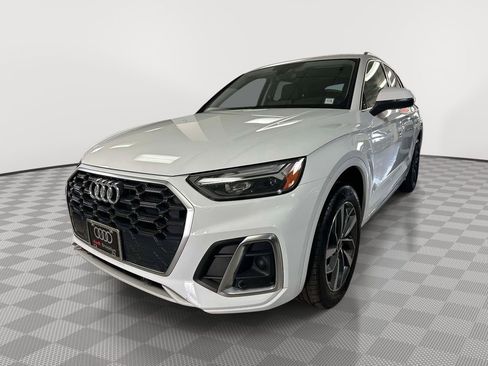 Used 2023 Audi Q5 2.0T Premium w/ Convenience Package image 3