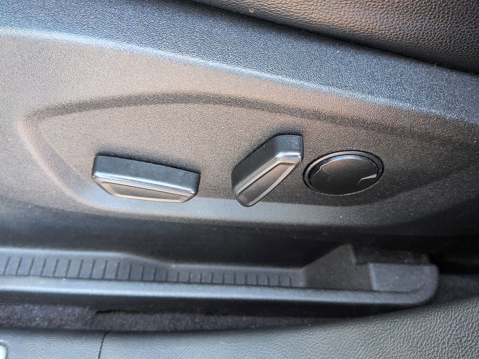 Used 2024 Ford Edge Titanium AWD/4WD image 15