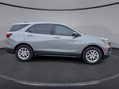 Used 2023 Chevrolet Equinox LS FWD image 5