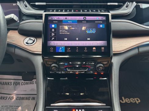 Used 2022 Jeep Grand Cherokee L Summit w/ Advanced Protech Group IV AWD/4WD image 18