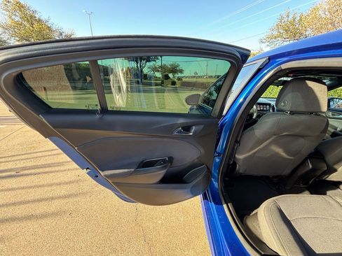 Used 2018 Chevrolet Cruze LT w/ Sun And Sound Package image 21