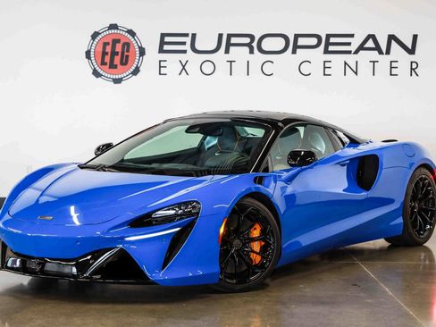 Used 2025 McLaren Artura Spider RWD image 9