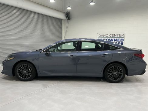 Used 2020 Toyota Avalon XSE image 5