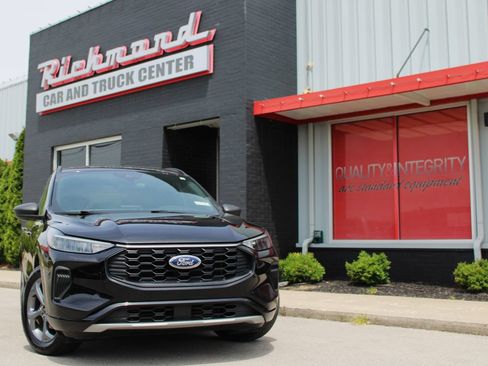 Used 2024 Ford Escape ST-Line w/ Cold Weather Package FWD image 2