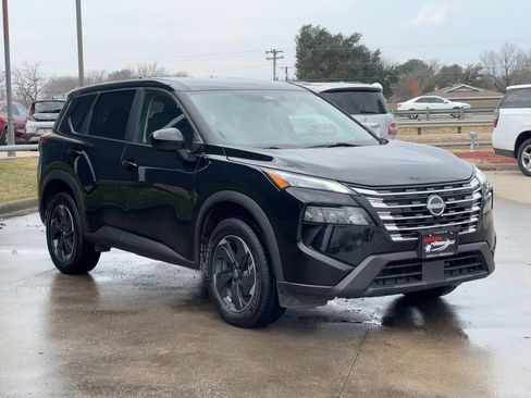 Used 2024 Nissan Rogue SV image 5