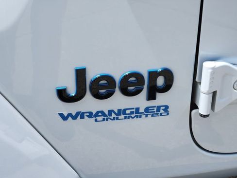 Used 2021 Jeep Wrangler Unlimited Sahara AWD/4WD image 11