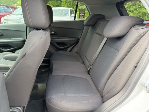 Used 2022 Chevrolet Trax LS w/ Tint and Cruise Package FWD image 17