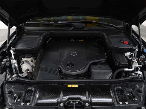 Used 2024 Mercedes-Benz GLS 450 4MATIC image 32