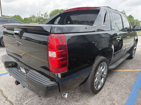 Used 2013 Chevrolet Avalanche LTZ AWD/4WD image 8