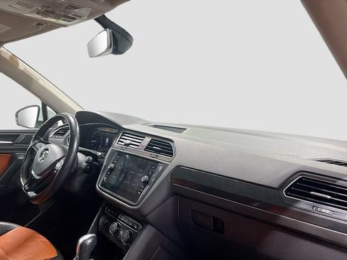 Used 2018 Volkswagen Tiguan SEL Premium AWD/4WD image 23