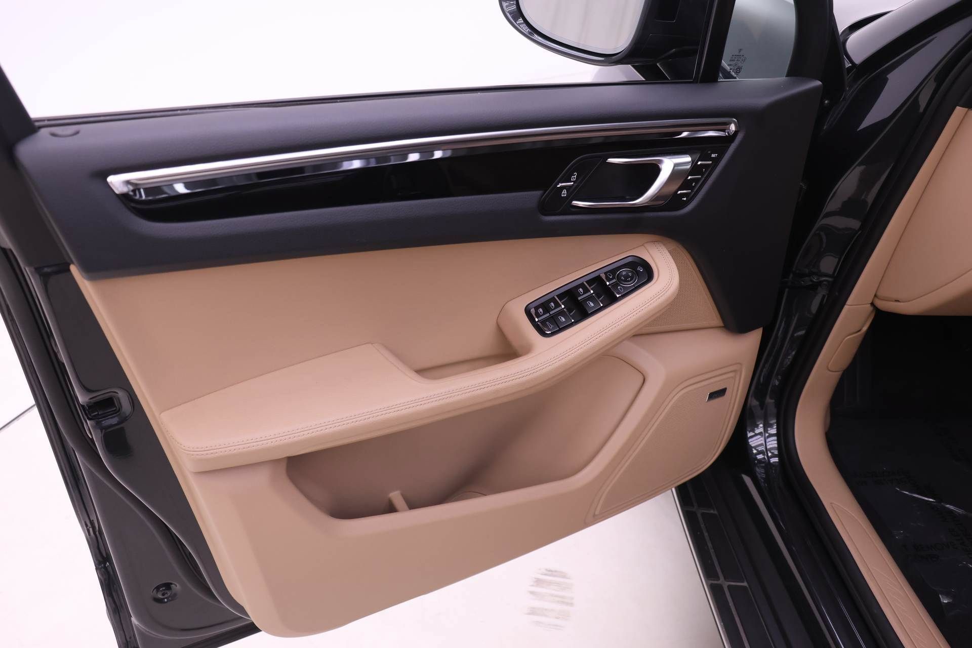 Used 2026 Porsche Macan AWD/4WD image 15